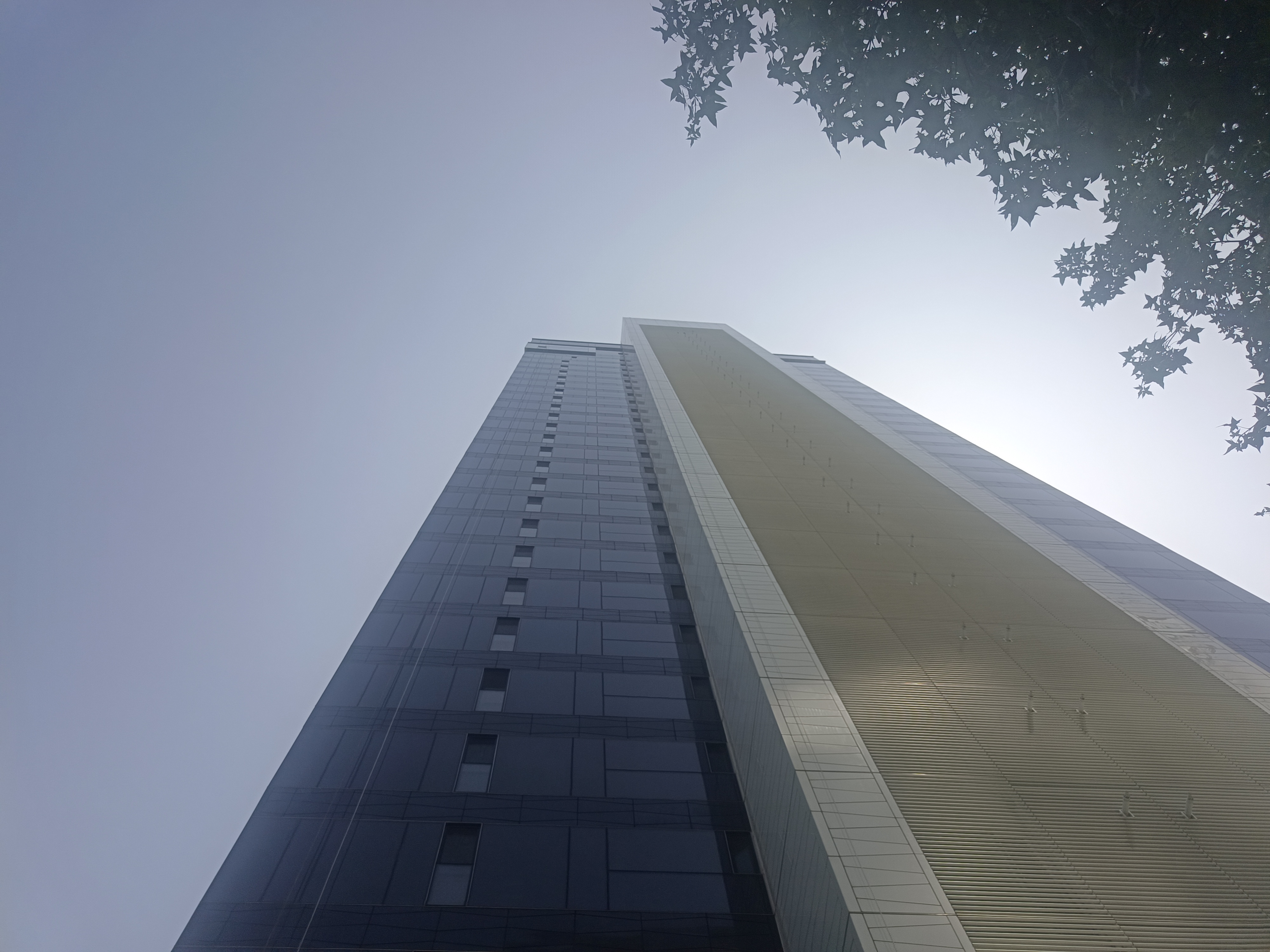 上海玻璃幕墻安全排查檢測，守護市民“頭頂上的安全”