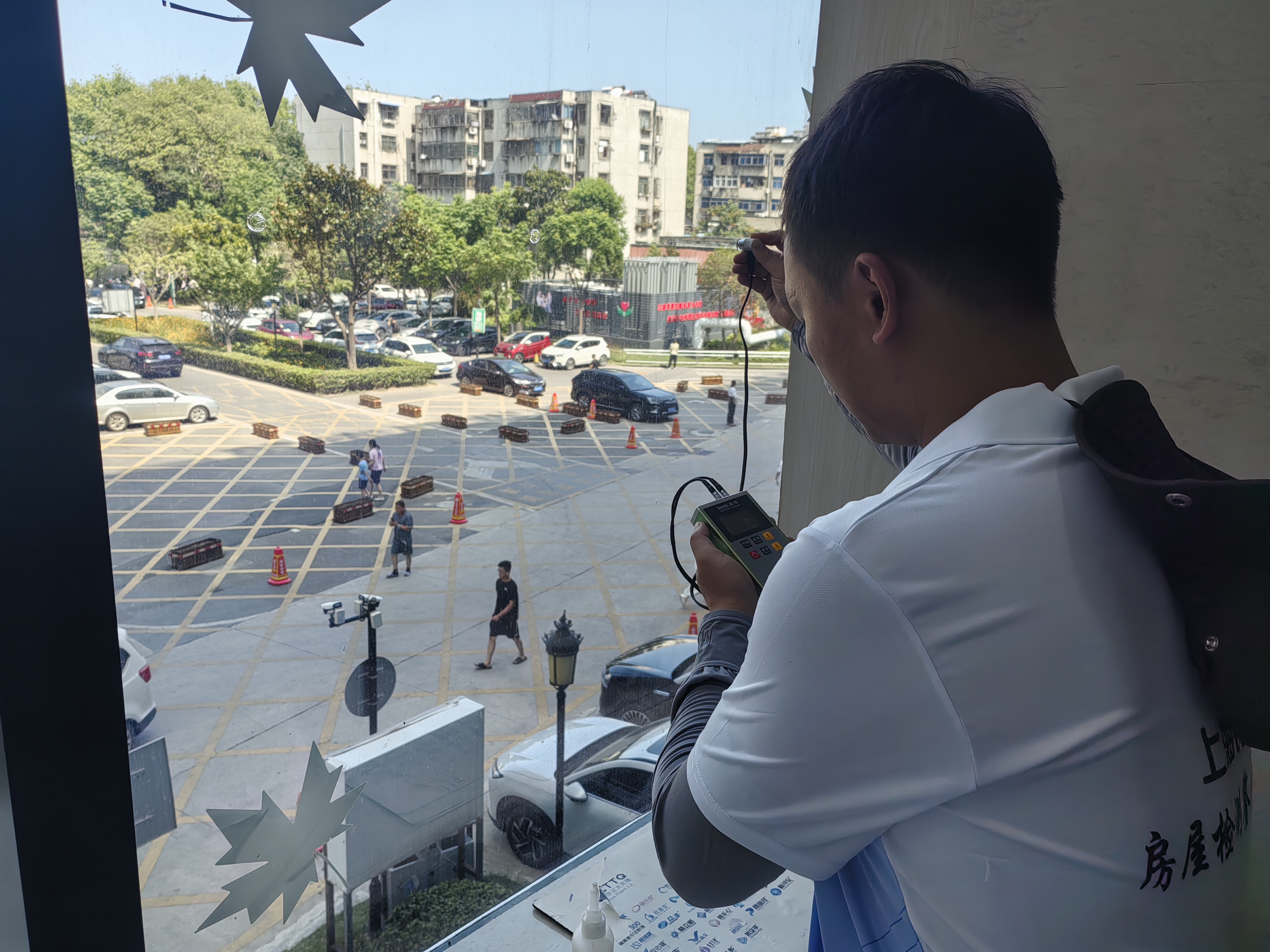 鋼化玻璃自爆原因檢測(cè)分析