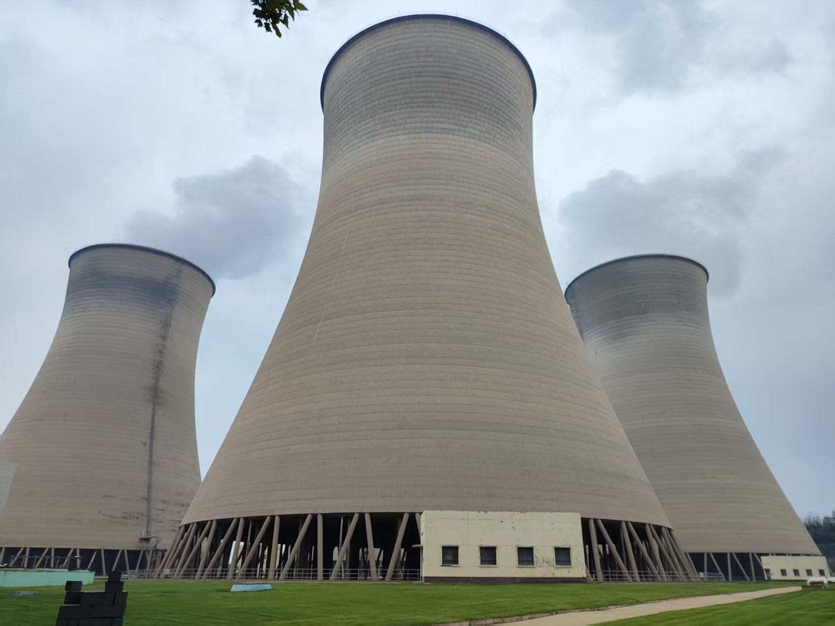 冷卻塔人字柱及淋水柱安全檢測(cè)