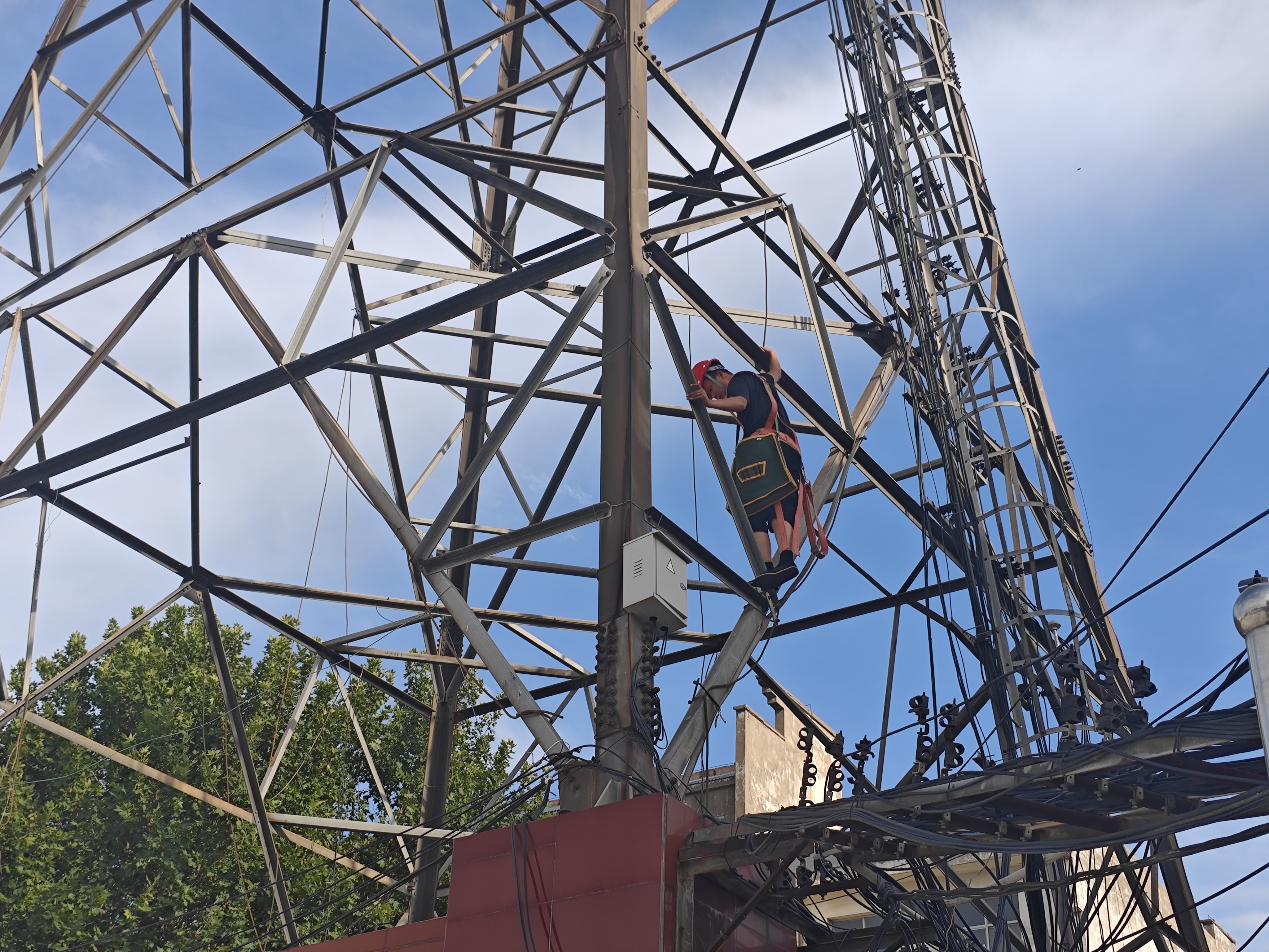 通信鐵塔的安全性檢測(cè)