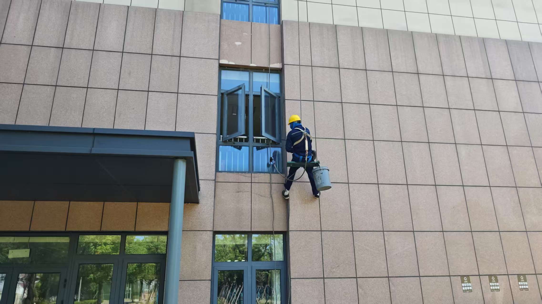 新房外墻脫落頻發(fā)，如何根治“墻皮上的難題”？